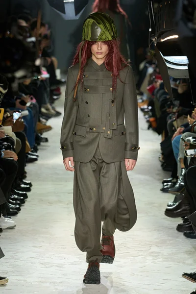 Look 4